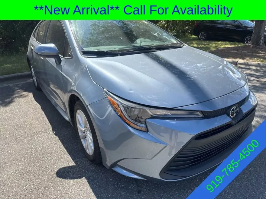 2023 Toyota Corolla LE photo 1