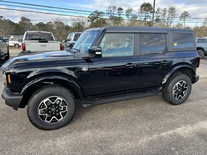 2024 Ford Bronco Outer Banks photo 1