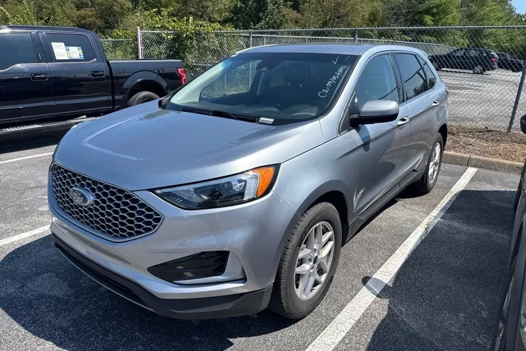 2023 Ford Edge SEL photo 1