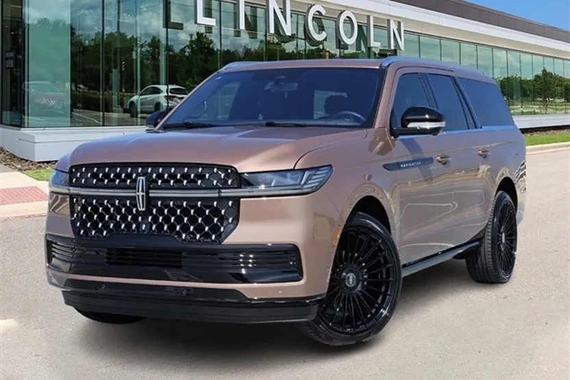 2025 Lincoln Navigator Black Label photo 1