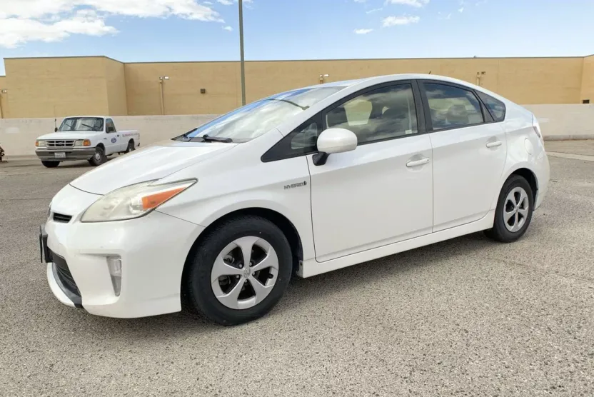 2013 Toyota Prius One photo 1