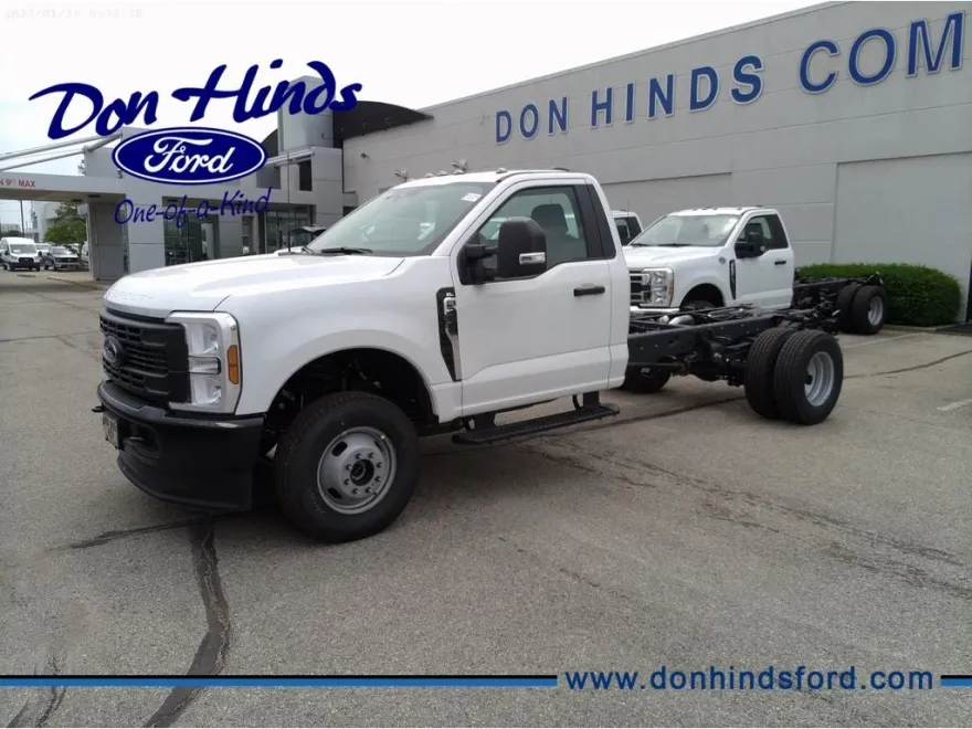 2025 Ford F-350 XL photo 1