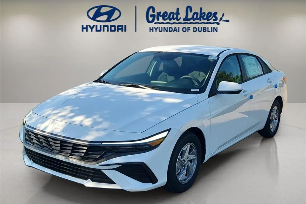 2025 Hyundai Elantra SE photo 1