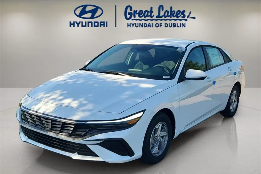 2025 Hyundai Elantra SE photo 1