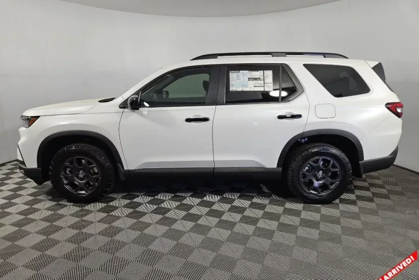 2025 Honda Pilot TrailSport photo 1