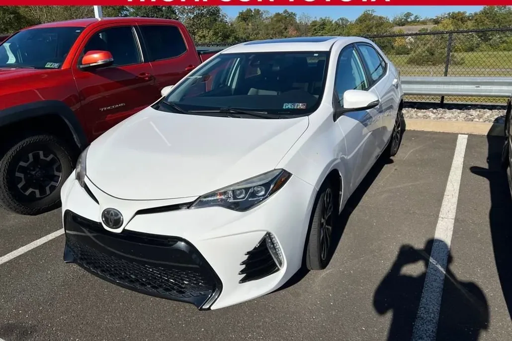 2018 Toyota Corolla SE photo 1