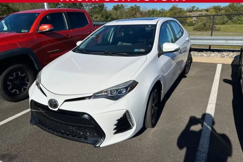 2018 Toyota Corolla SE photo 1