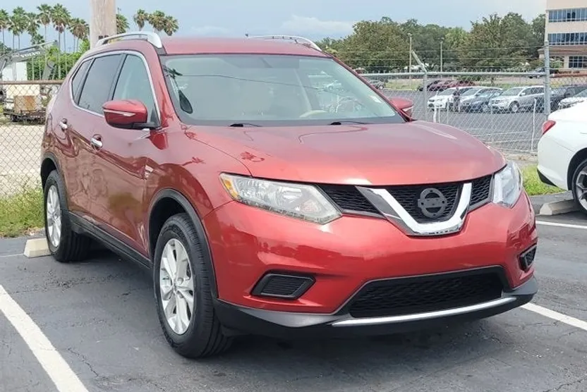 2014 Nissan Rogue SV photo 1