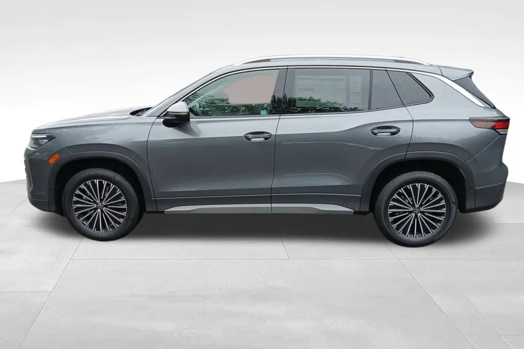 2025 Volkswagen Tiguan S photo 1