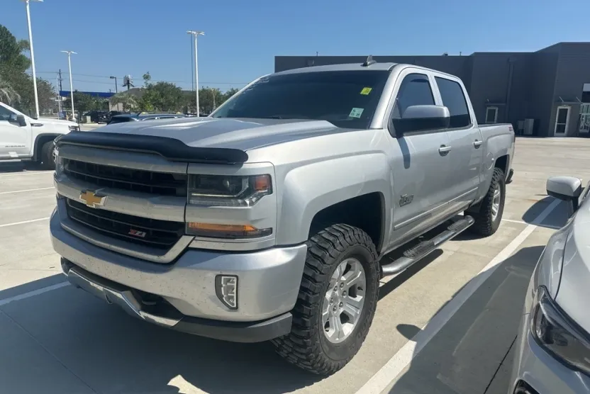 2018 Chevrolet Silverado 1500 LT photo 1