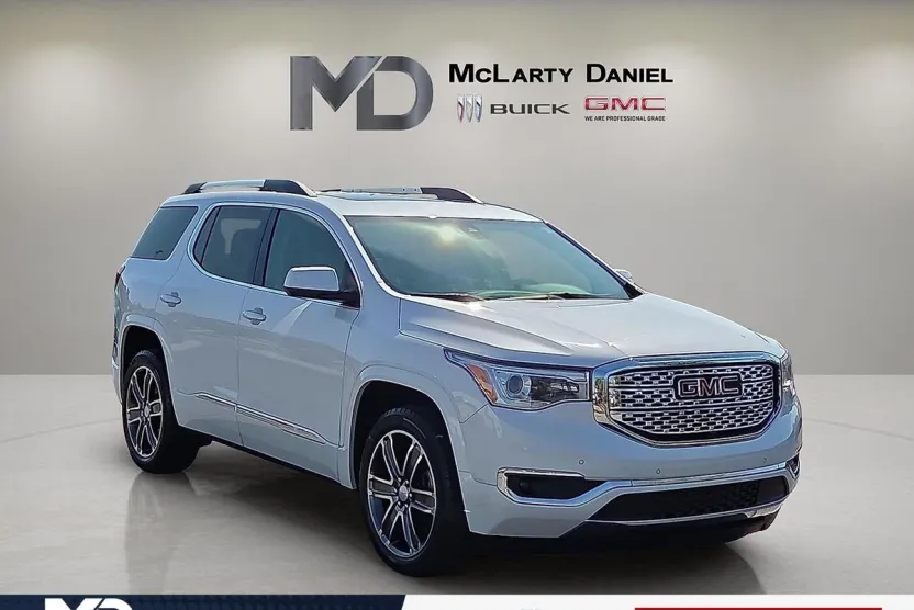 2017 Gmc Acadia Denali photo 1