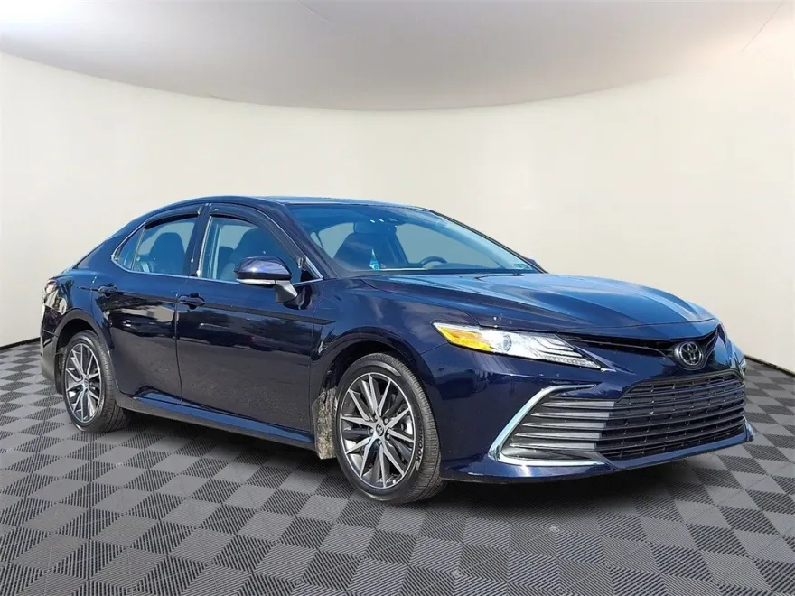 2022 Toyota Camry XLE photo 1