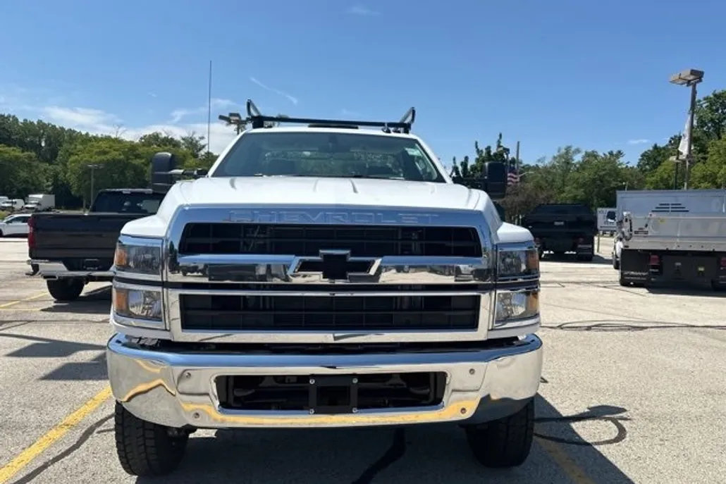 2024 Chevrolet Silverado 5500HD Work Truck photo 1
