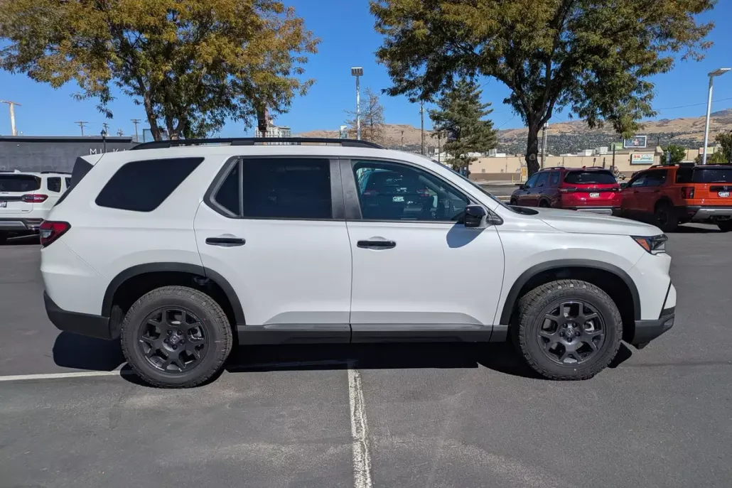 2025 Honda Pilot TrailSport photo 1