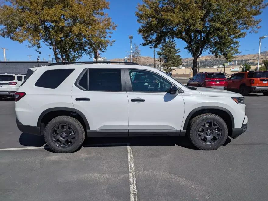 2025 Honda Pilot TrailSport photo 1