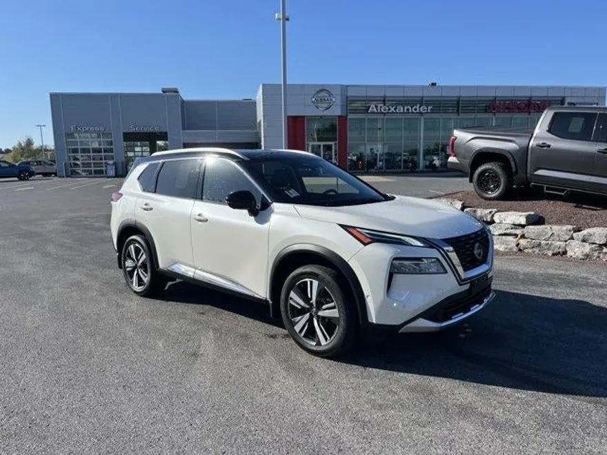 2023 Nissan Rogue AWD Platinum photo 1