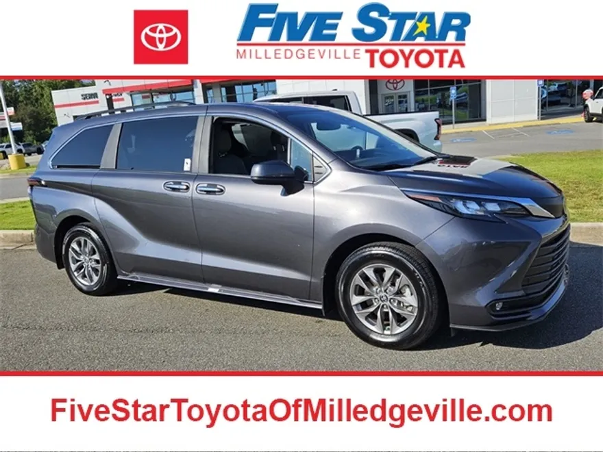 2025 Toyota Sienna XLE photo 1