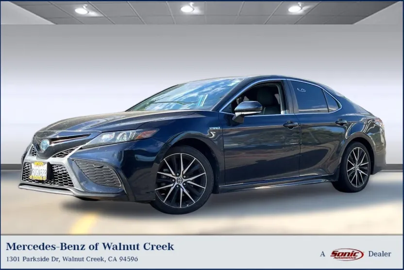2021 Toyota Camry Hybrid SE photo 1