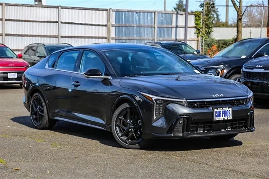 2025 Kia K4 GT-Line Turbo photo 1