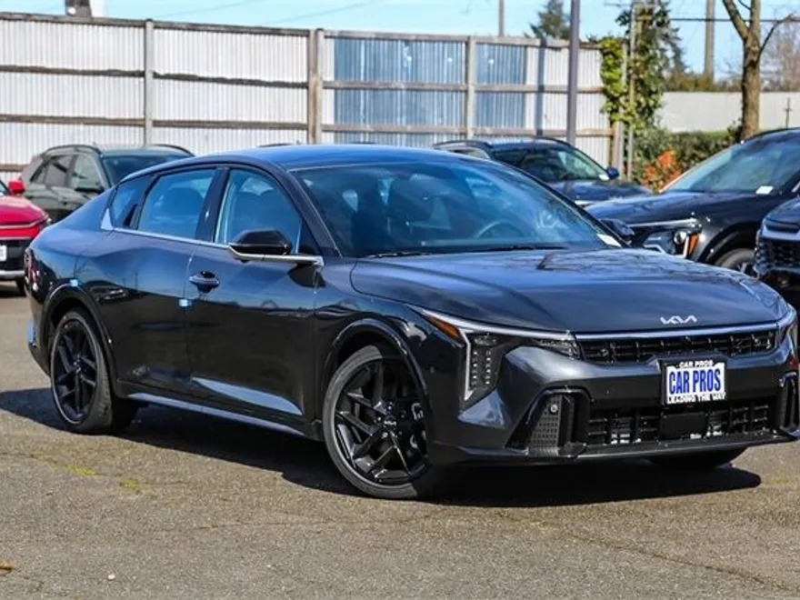 2025 Kia K4 GT-Line Turbo photo 1