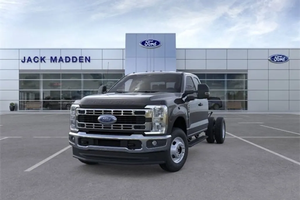 2025 Ford F-350 photo 1