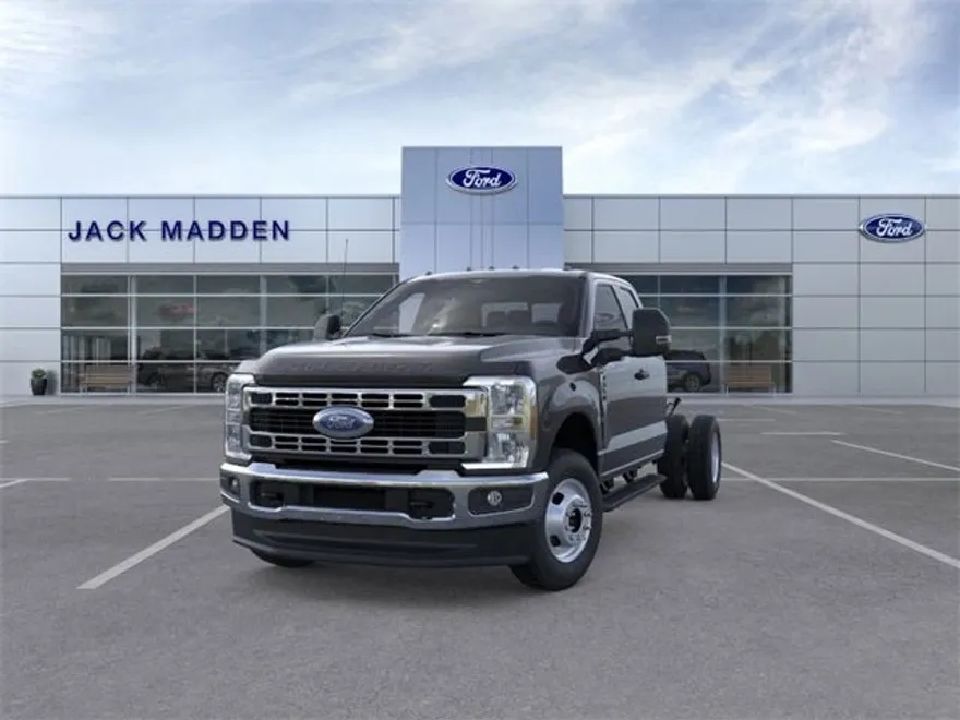 2025 Ford F-350 photo 1
