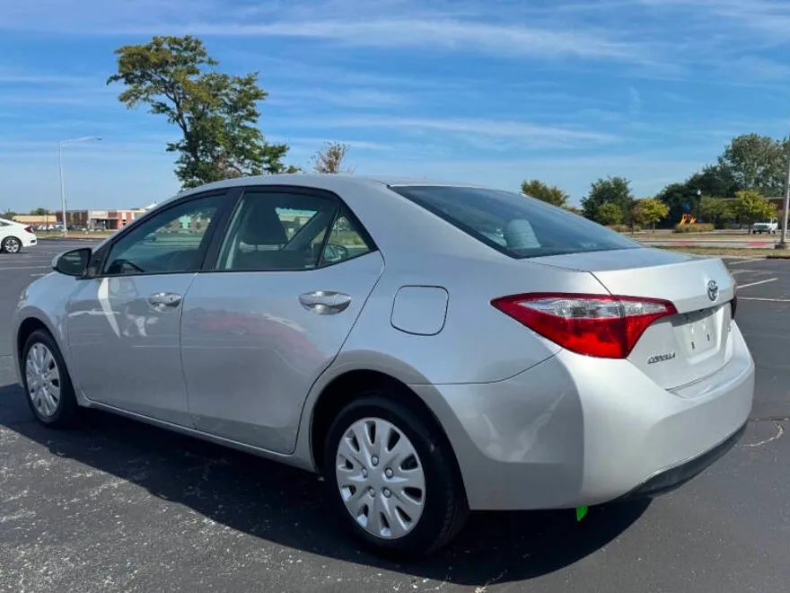 2015 Toyota Corolla L photo 1