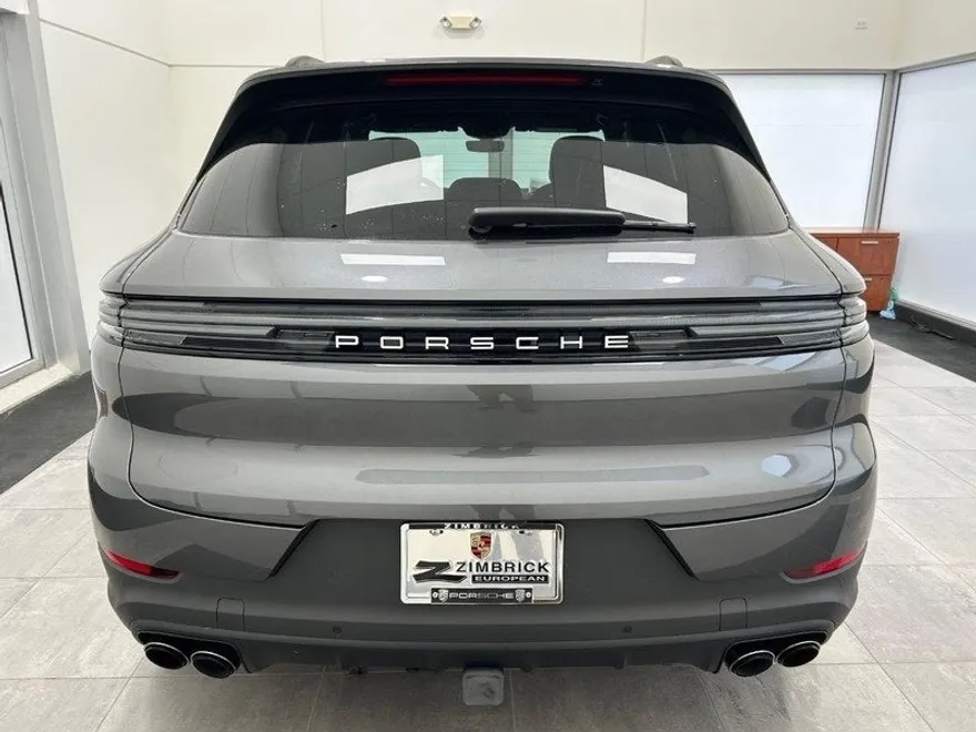 2024 Porsche Cayenne Base photo 6