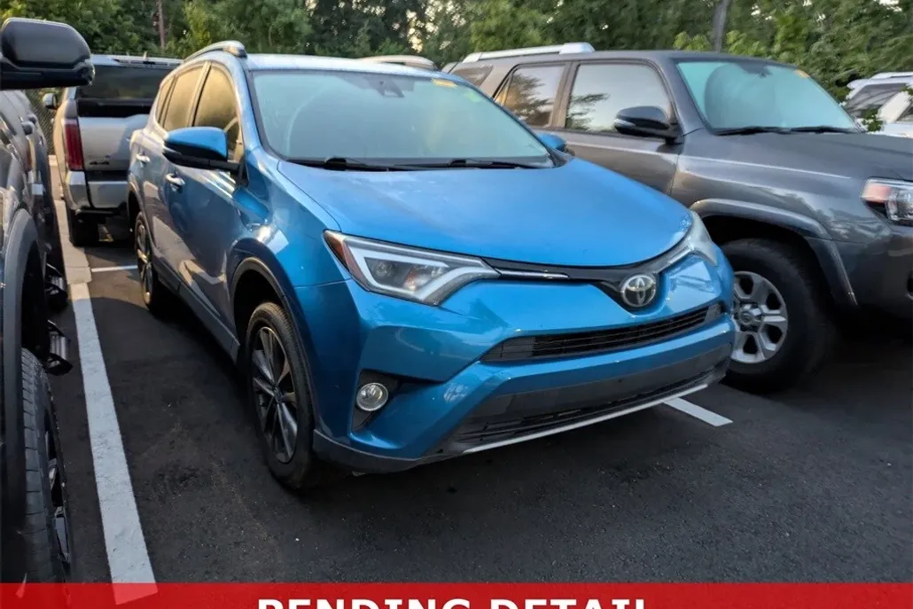 2018 Toyota RAV4 Limited photo 1