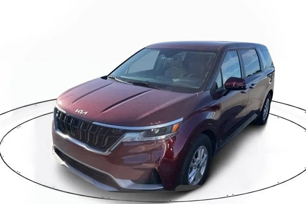 2024 Kia Carnival LX photo 1