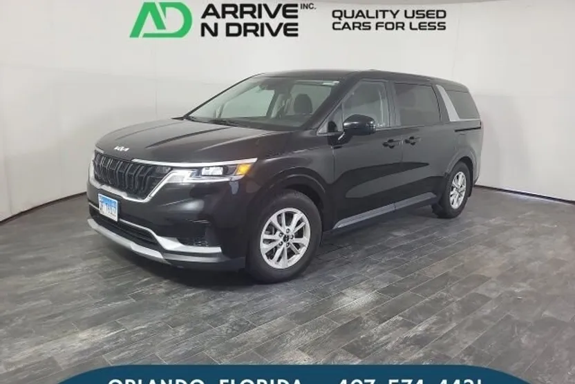 2022 Kia Carnival LX photo 1