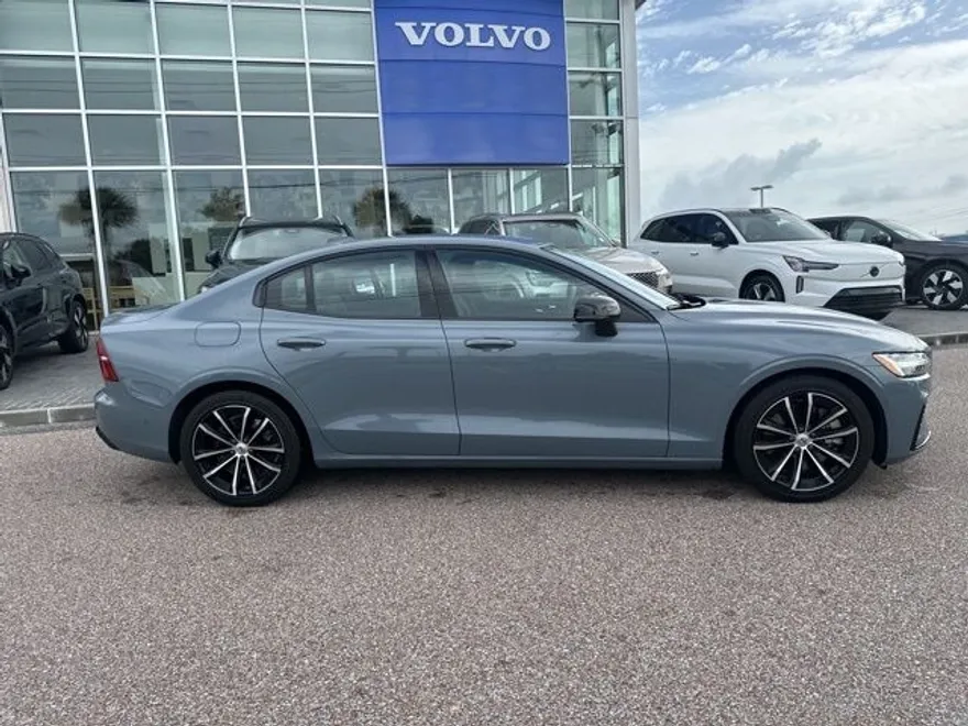 2023 Volvo S60 Recharge Plus photo 2
