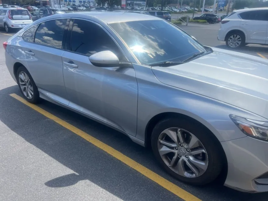 2019 Honda Accord LX 1.5T photo 1