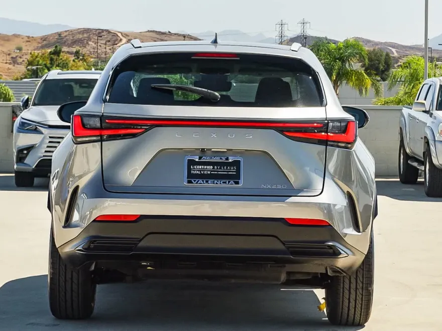 2023 Lexus NX 250 photo 1