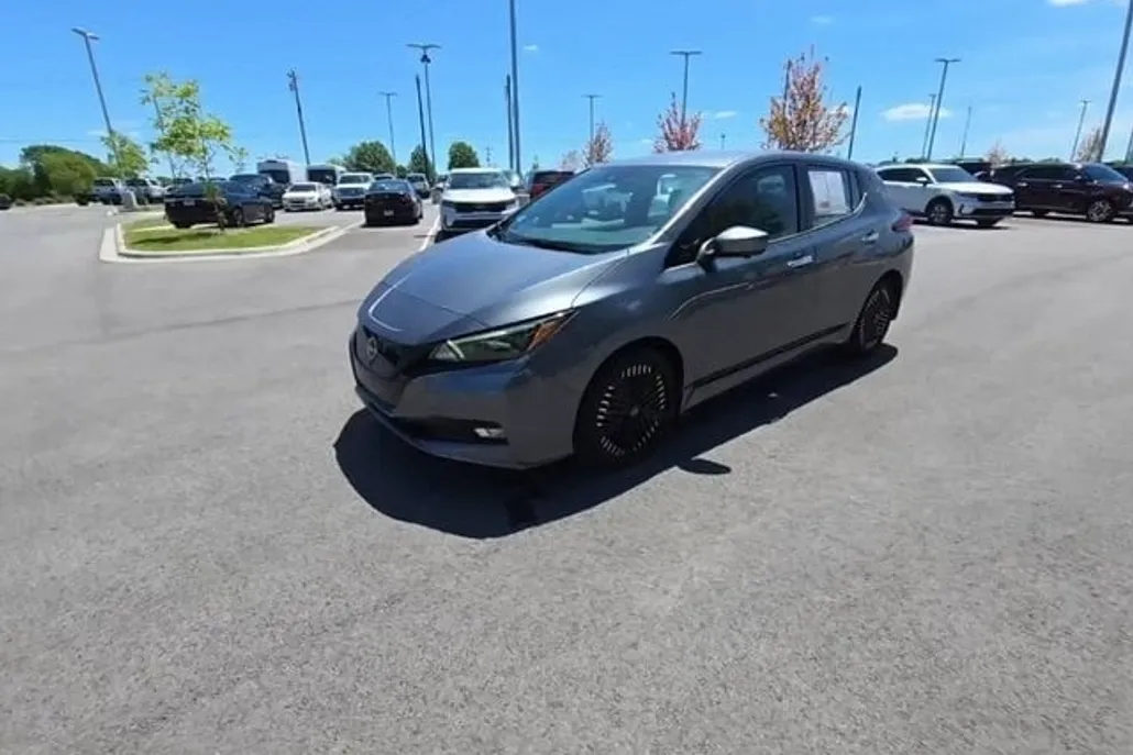 2023 Nissan Leaf SV Plus photo 1