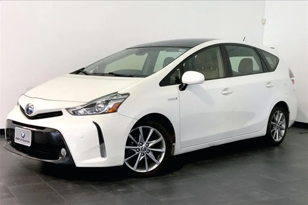2017 Toyota Prius V Two photo 1