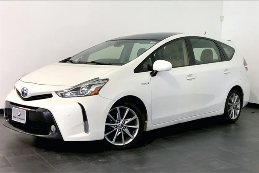 2017 Toyota Prius V Two photo 1