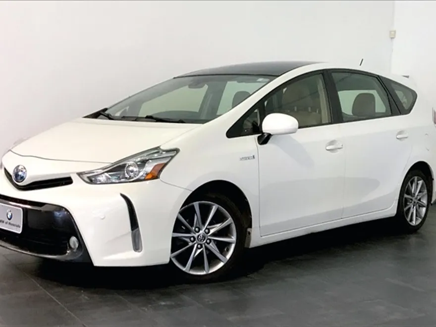 2017 Toyota Prius V Two photo 1