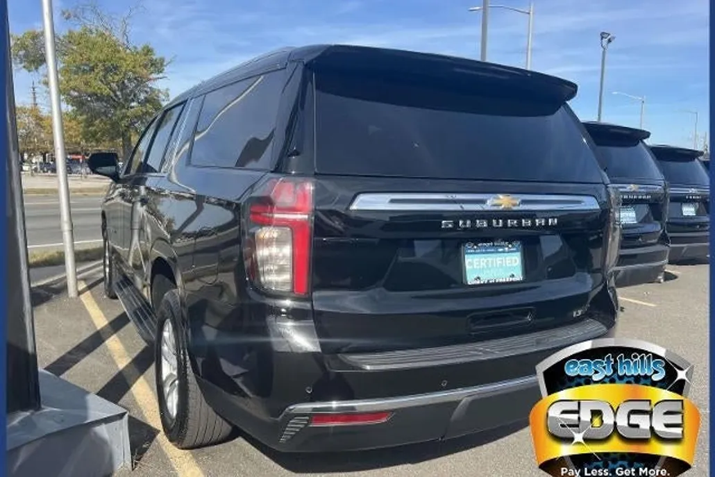 2024 Chevrolet Suburban LT photo 1