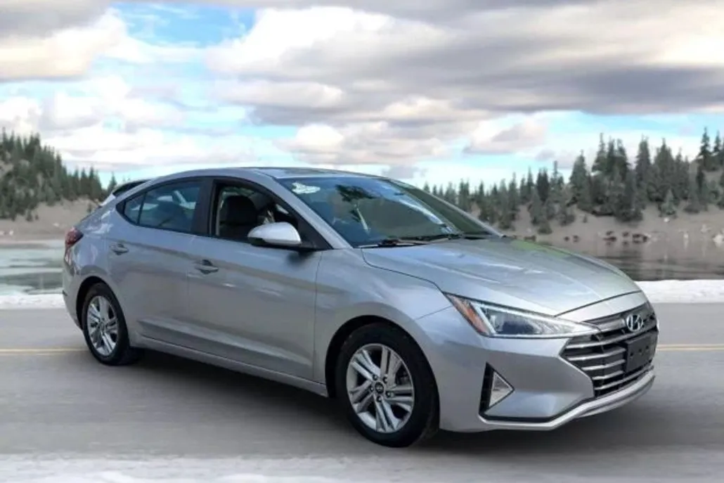 2020 Hyundai Elantra SEL photo 1