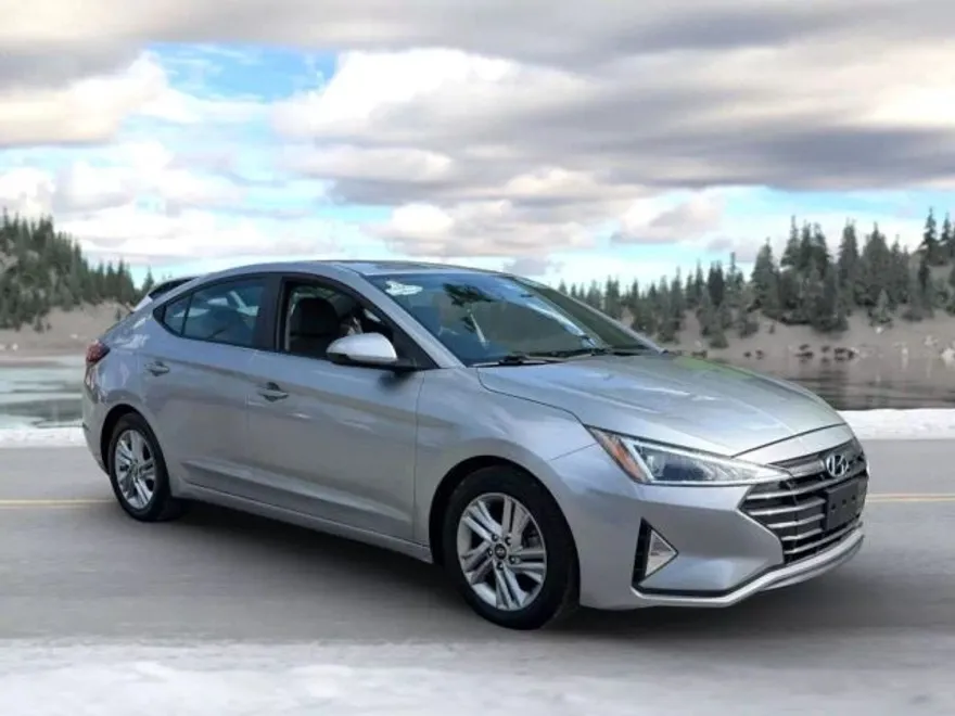 2020 Hyundai Elantra SEL photo 1