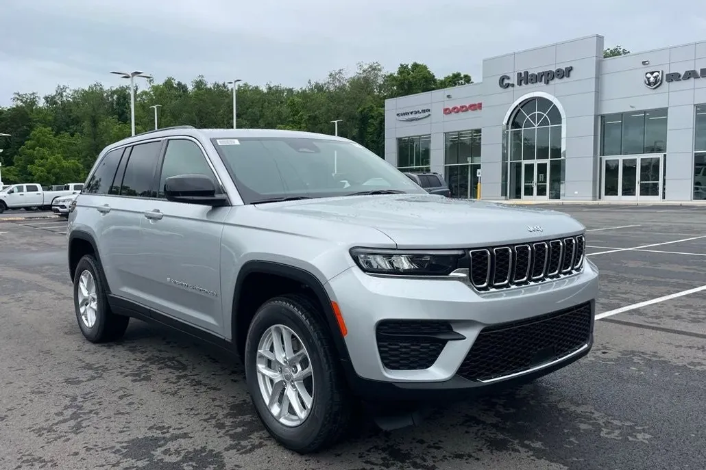 2025 Jeep Grand Cherokee Laredo photo 1