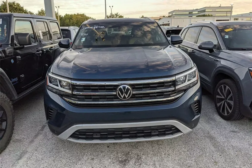 2023 Volkswagen Atlas Cross Sport SE Technology photo 1
