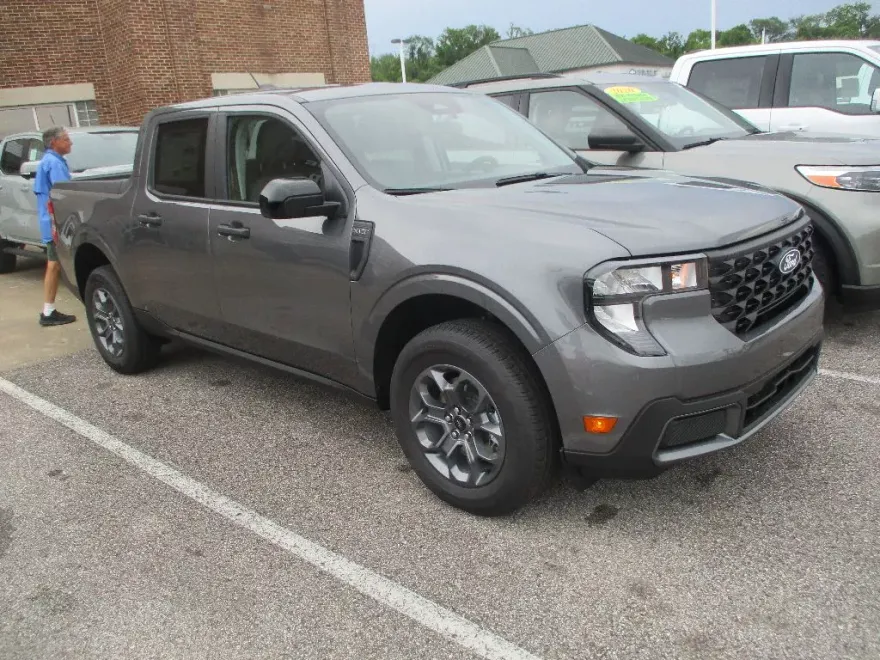 2025 Ford Maverick XLT photo 1
