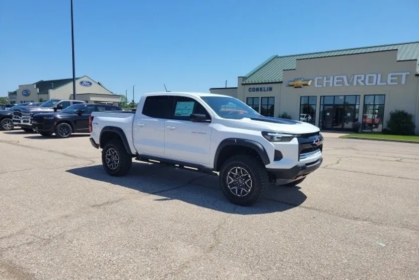2025 Chevrolet Colorado ZR2 photo 1