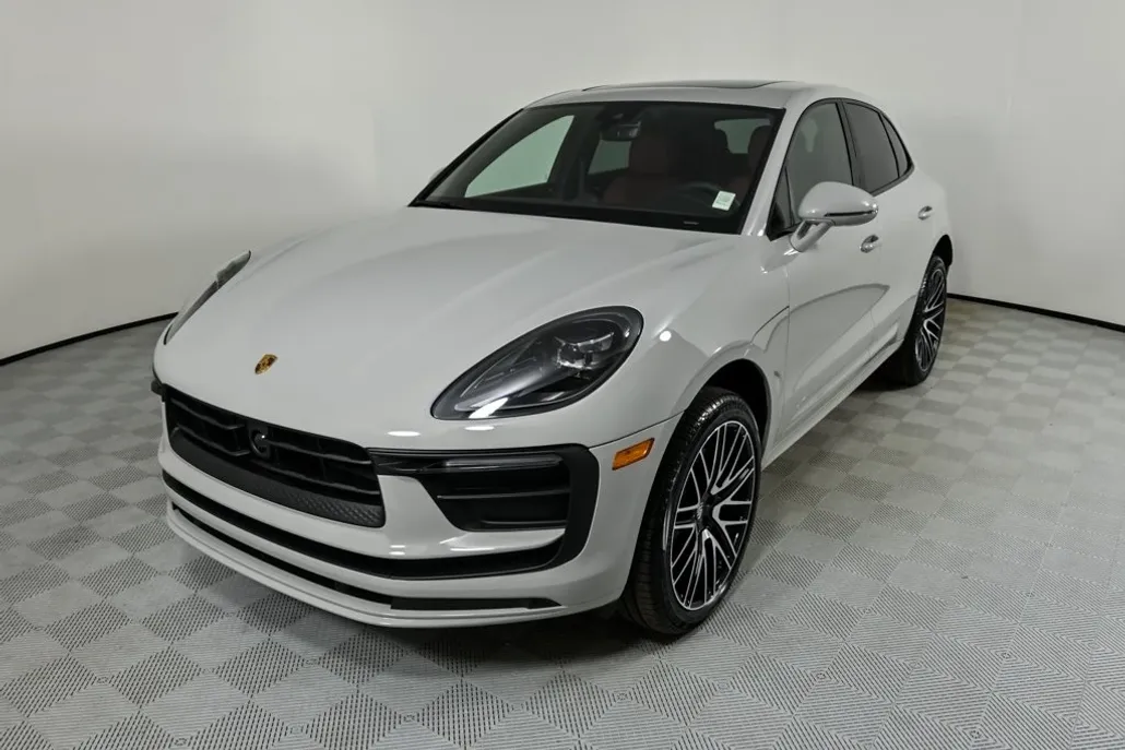 2026 Porsche Macan Base photo 1