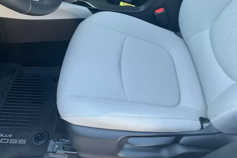 2022 Toyota Corolla Cross LE photo 1