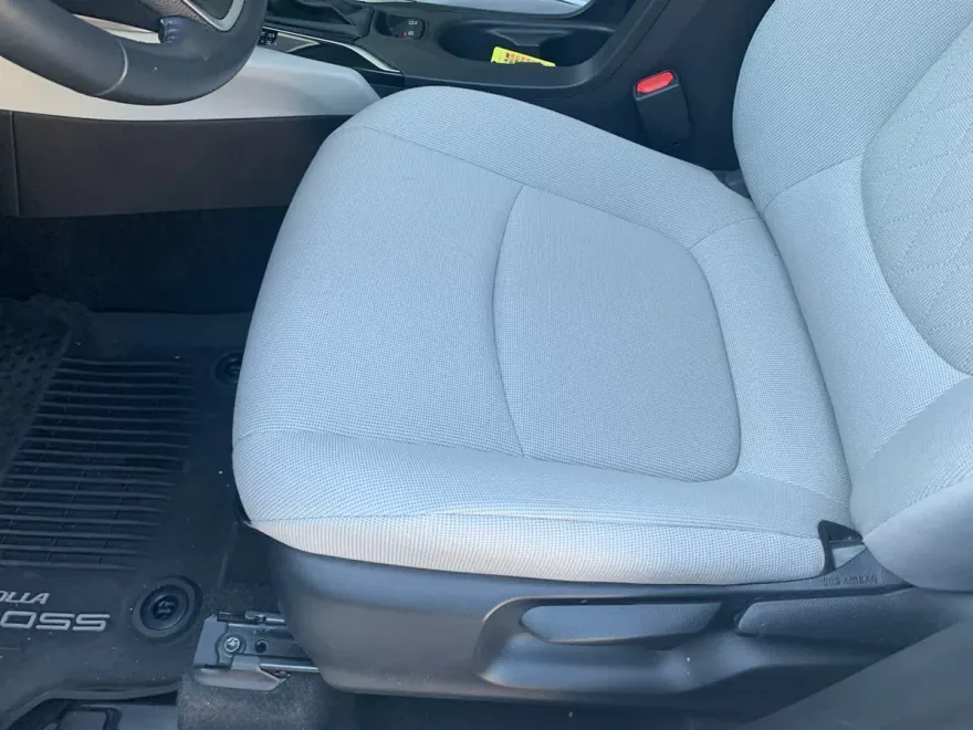 2022 Toyota Corolla Cross LE photo 1