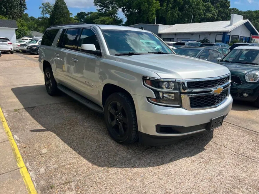 2015 Chevrolet Suburban LT photo 1
