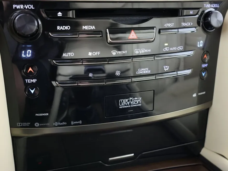 2017 Lexus LX 570 photo 28